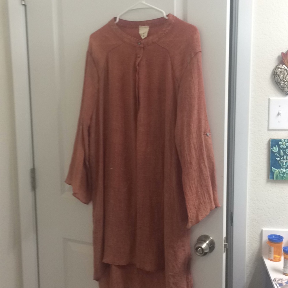 Gauzy light rust tunic. 1x